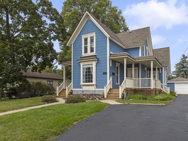 11 North Street , East Dundee, IL 60118