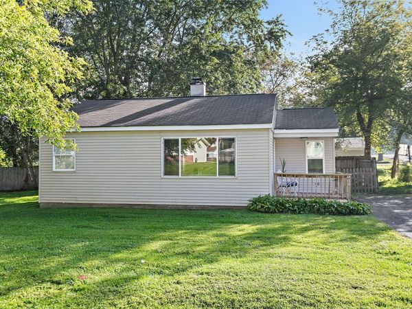 710 W Pheasant Trail , McHenry, IL 60051
