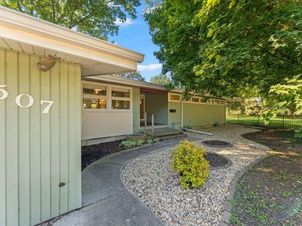 507 E Sunnycrest Court , Urbana, IL 61801