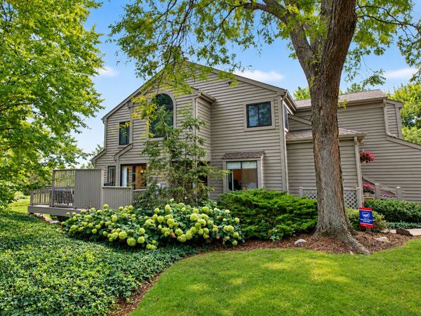 873 W Longmeadow Court , Unit B, Lake Barrington, IL 60010