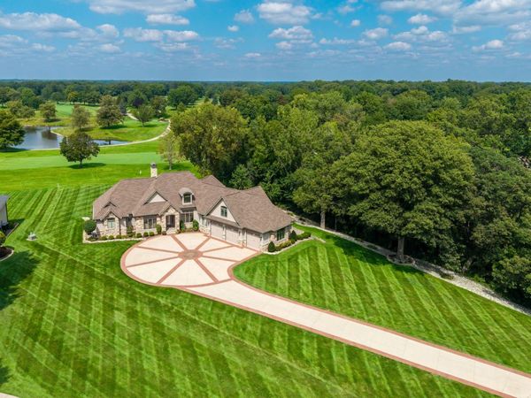 10 Bay Hill Drive , Coal Valley, IL 61240