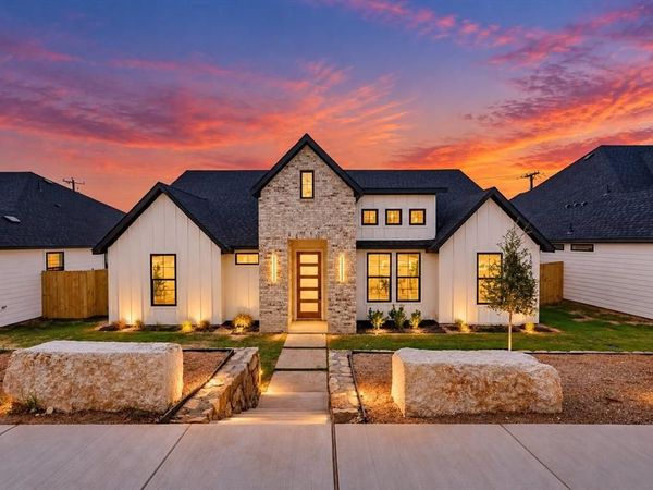 1656 W Wintergreen Road, Lancaster, TX 75134