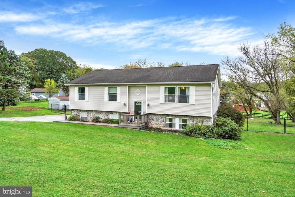4422 WALTERS HATCHERY ROAD, SPRING GROVE, PA 17362