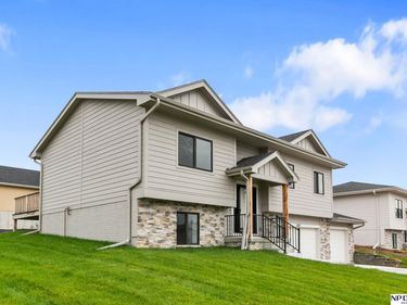 21509 Old Coach Road, Omaha, NE 68022