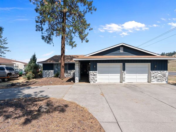 6806 W Johannsen Ave, Nine Mile Falls, WA 99027