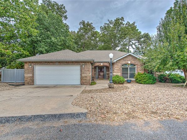 2 Banbury Lane, Bella Vista, AR 72714