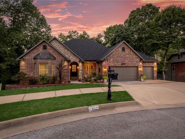 1302 NE Fairwinds Drive , Bentonville, AR 72712