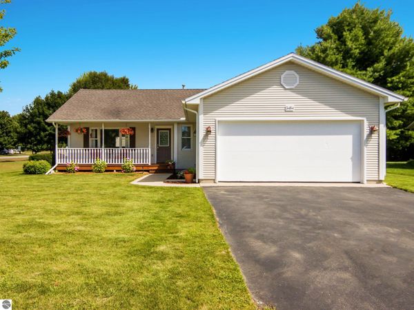 3484 Colonial Drive E, Traverse City, MI 49685