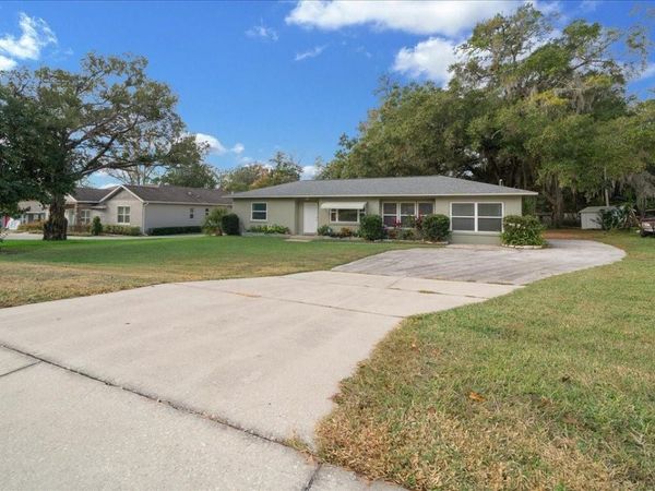 2810 SE LAKE WEIR AVENUE , OCALA, FL 34471