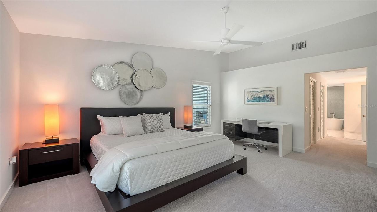 6948 Stetson Street Circle, Sarasota, FL 34243 Photo