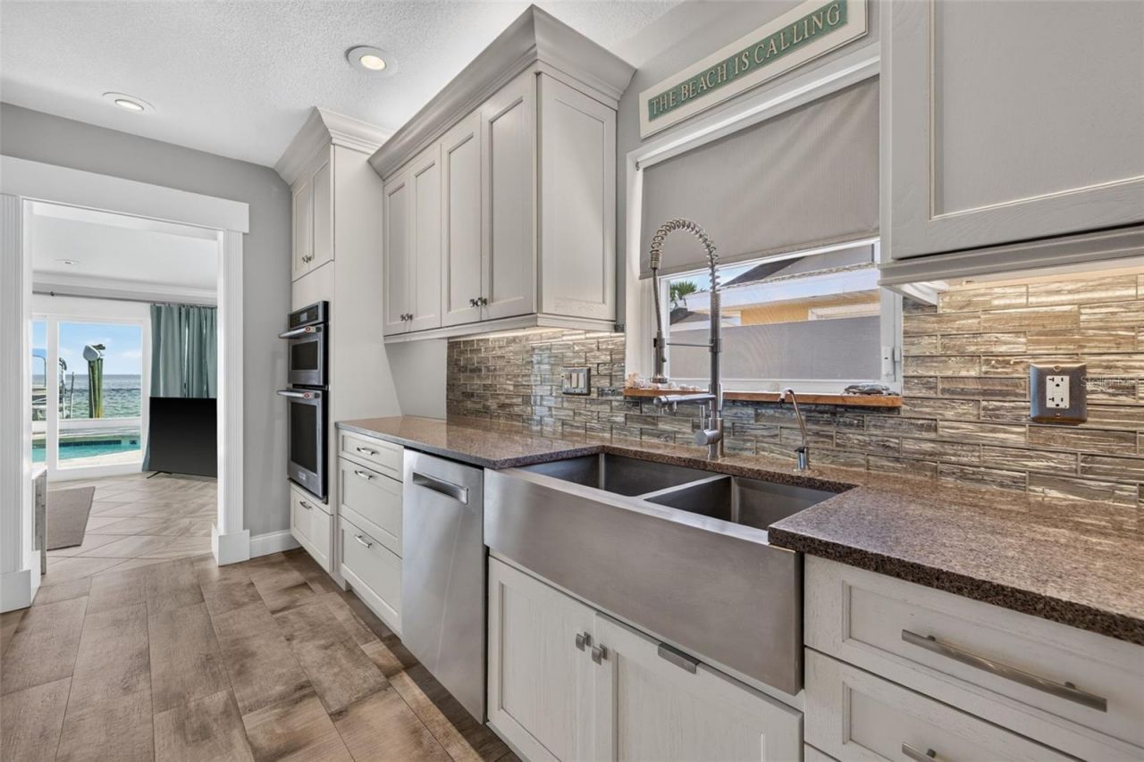 2480 E Bay Isle Drive Se, Saint Petersburg, FL 33705 Photo