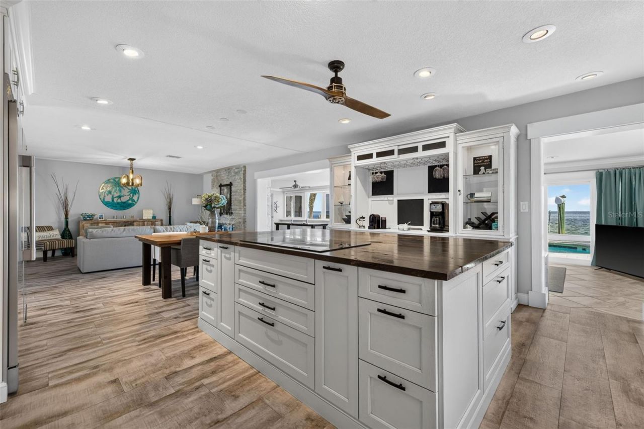 2480 E Bay Isle Drive Se, Saint Petersburg, FL 33705 Photo
