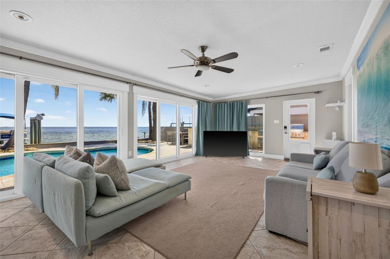 2480 E Bay Isle Drive Se, Saint Petersburg, FL 33705 Photo
