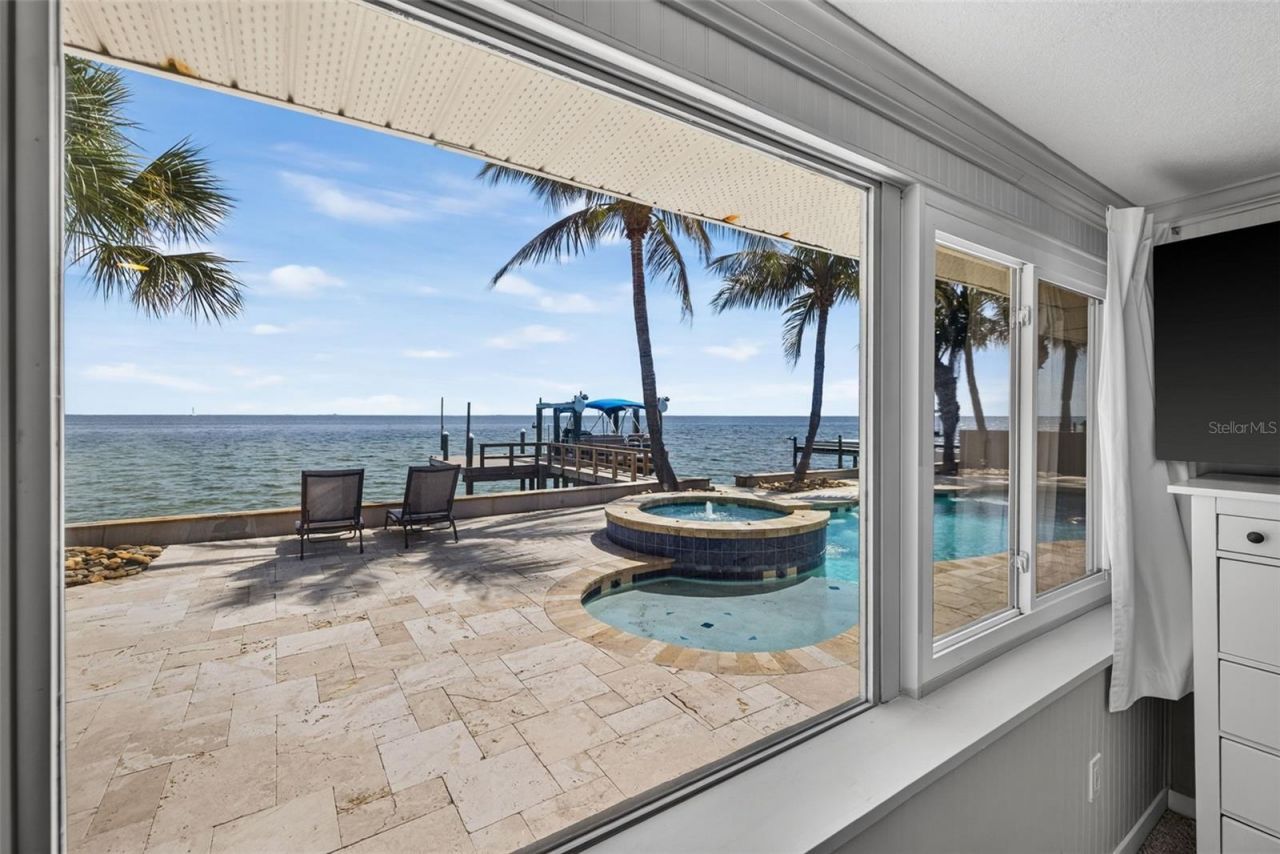 2480 E Bay Isle Drive Se, Saint Petersburg, FL 33705 Photo