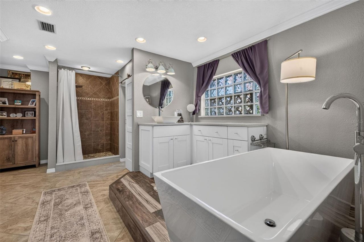 2480 E Bay Isle Drive Se, Saint Petersburg, FL 33705 Photo