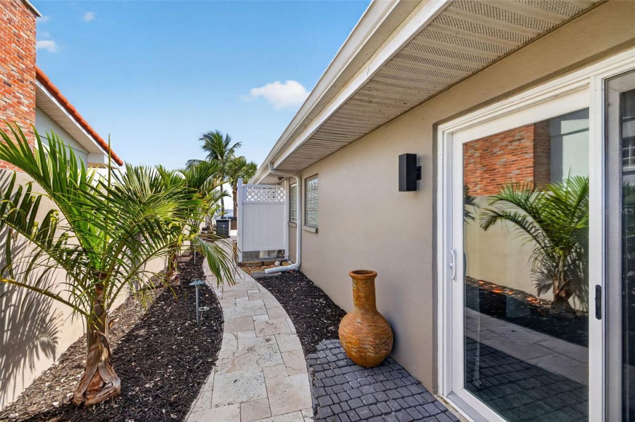 2480 E Bay Isle Drive Se, Saint Petersburg, FL 33705 Photo
