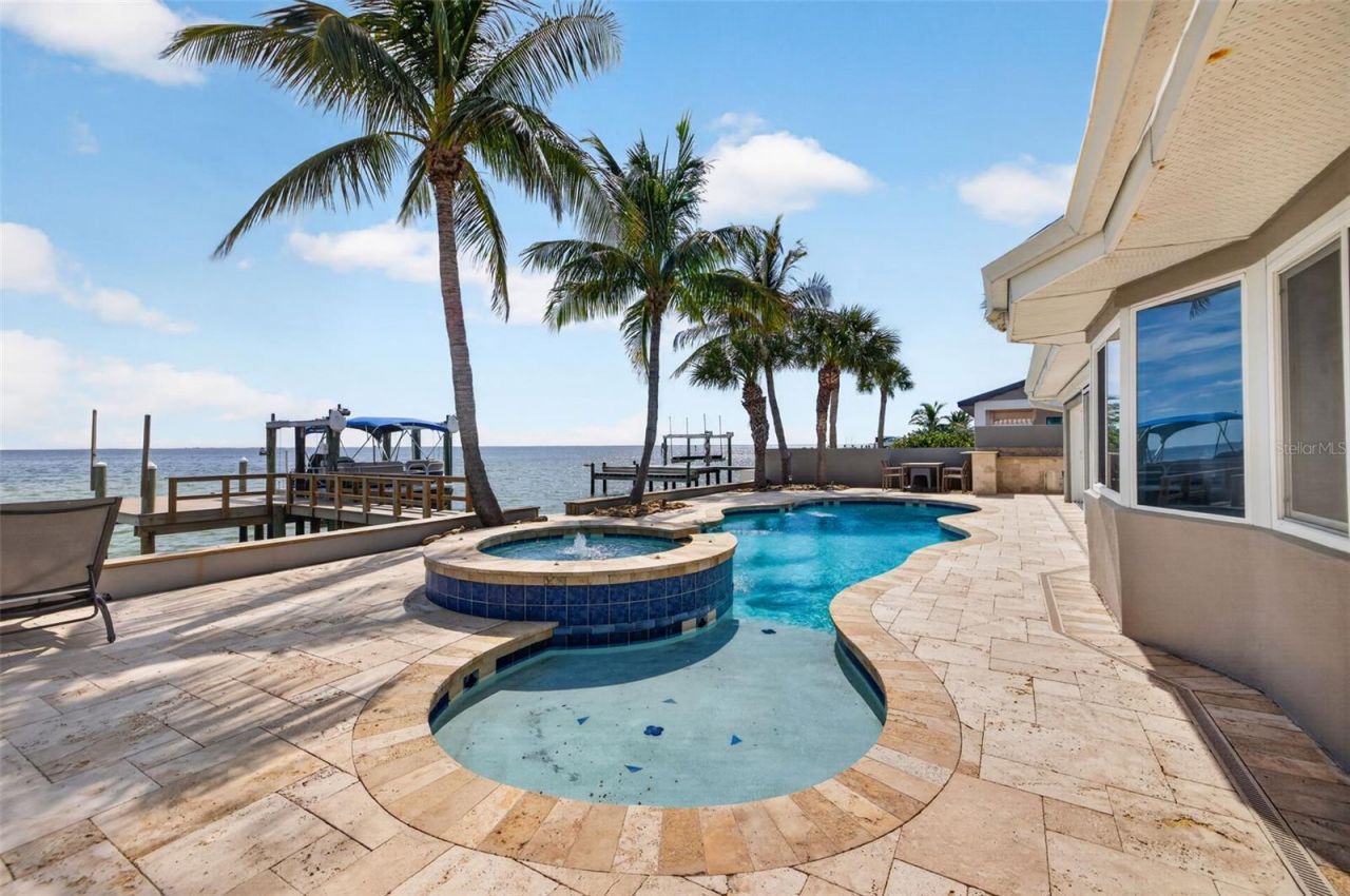 2480 E Bay Isle Drive Se, Saint Petersburg, FL 33705 Photo