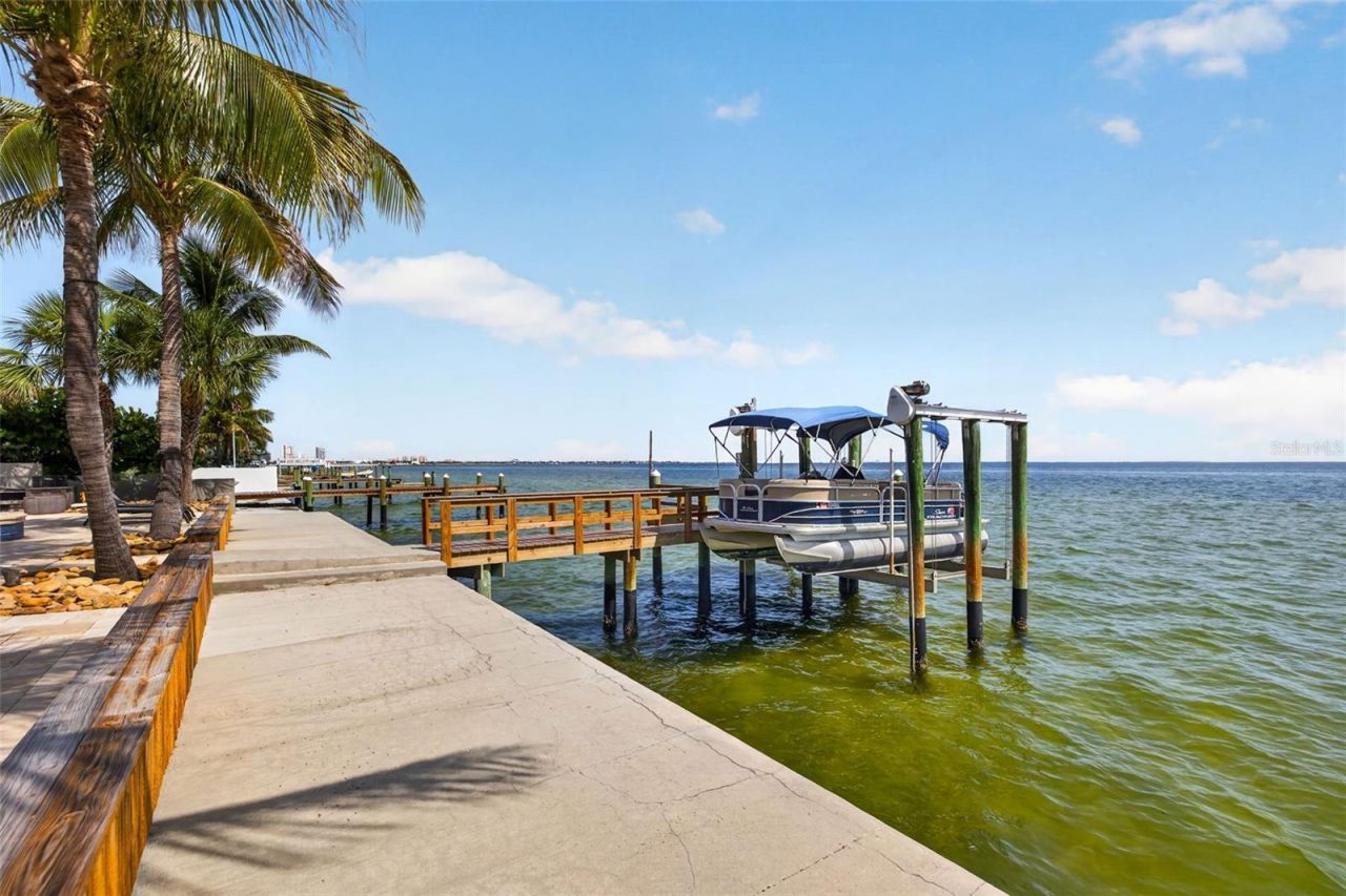 2480 E Bay Isle Drive Se, Saint Petersburg, FL 33705 Photo