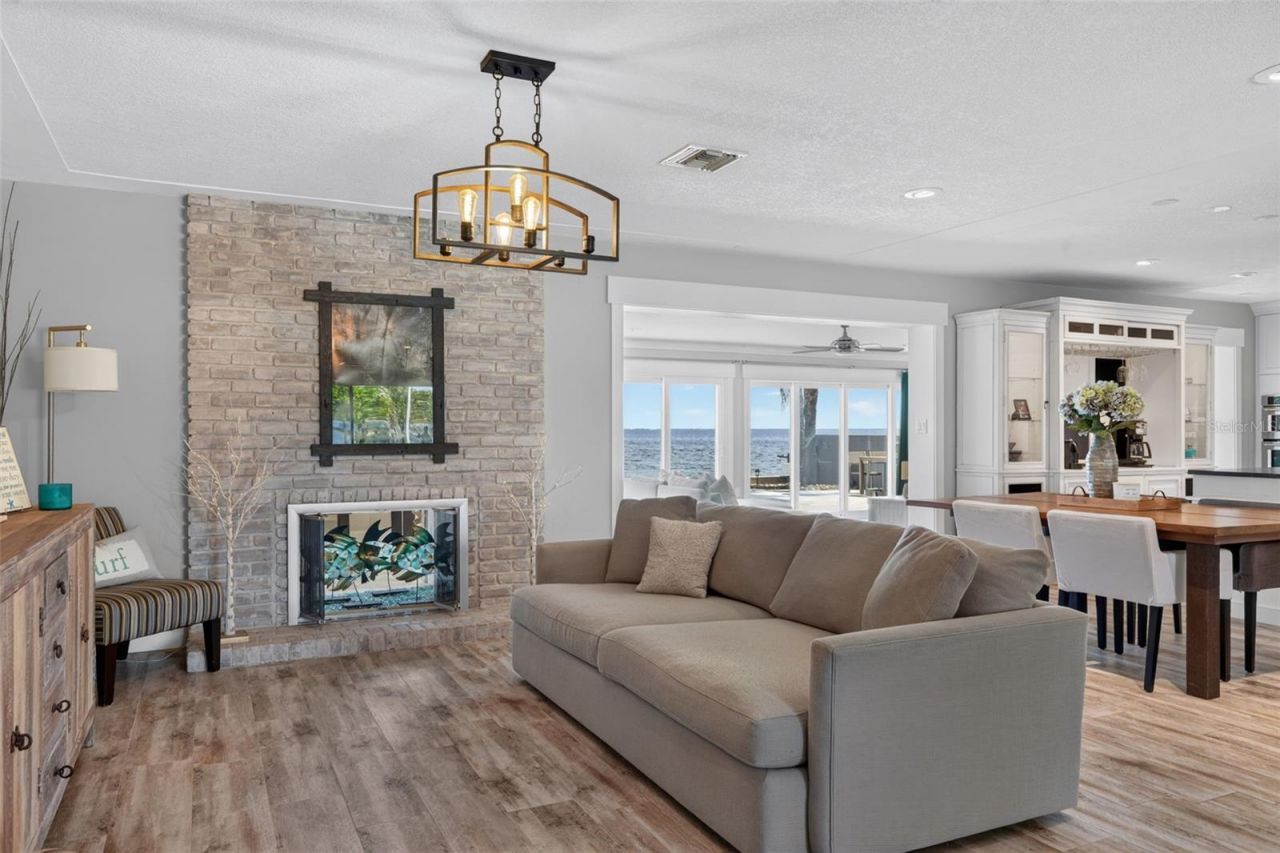 2480 E Bay Isle Drive Se, Saint Petersburg, FL 33705 Photo
