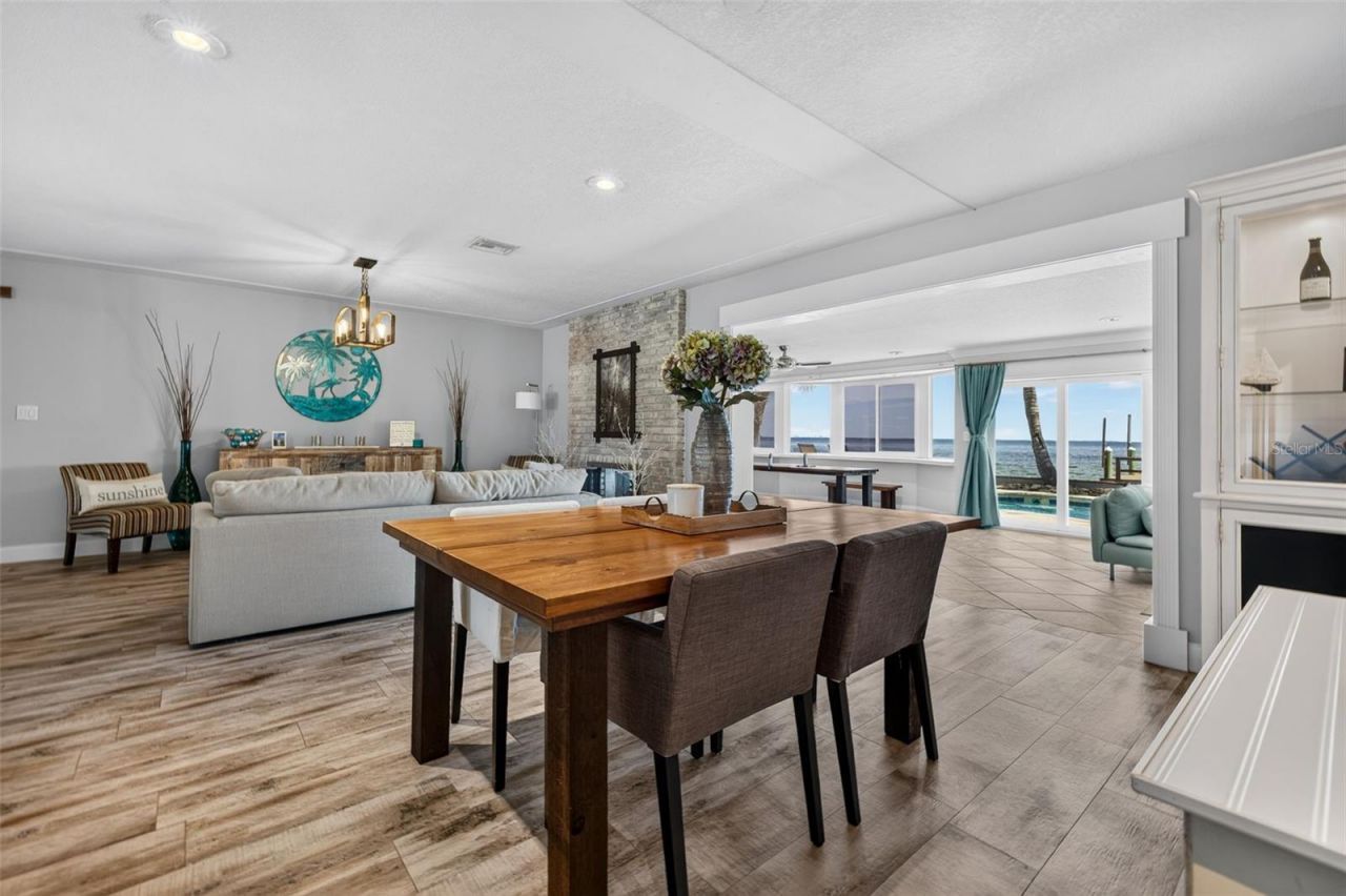 2480 E Bay Isle Drive Se, Saint Petersburg, FL 33705 Photo