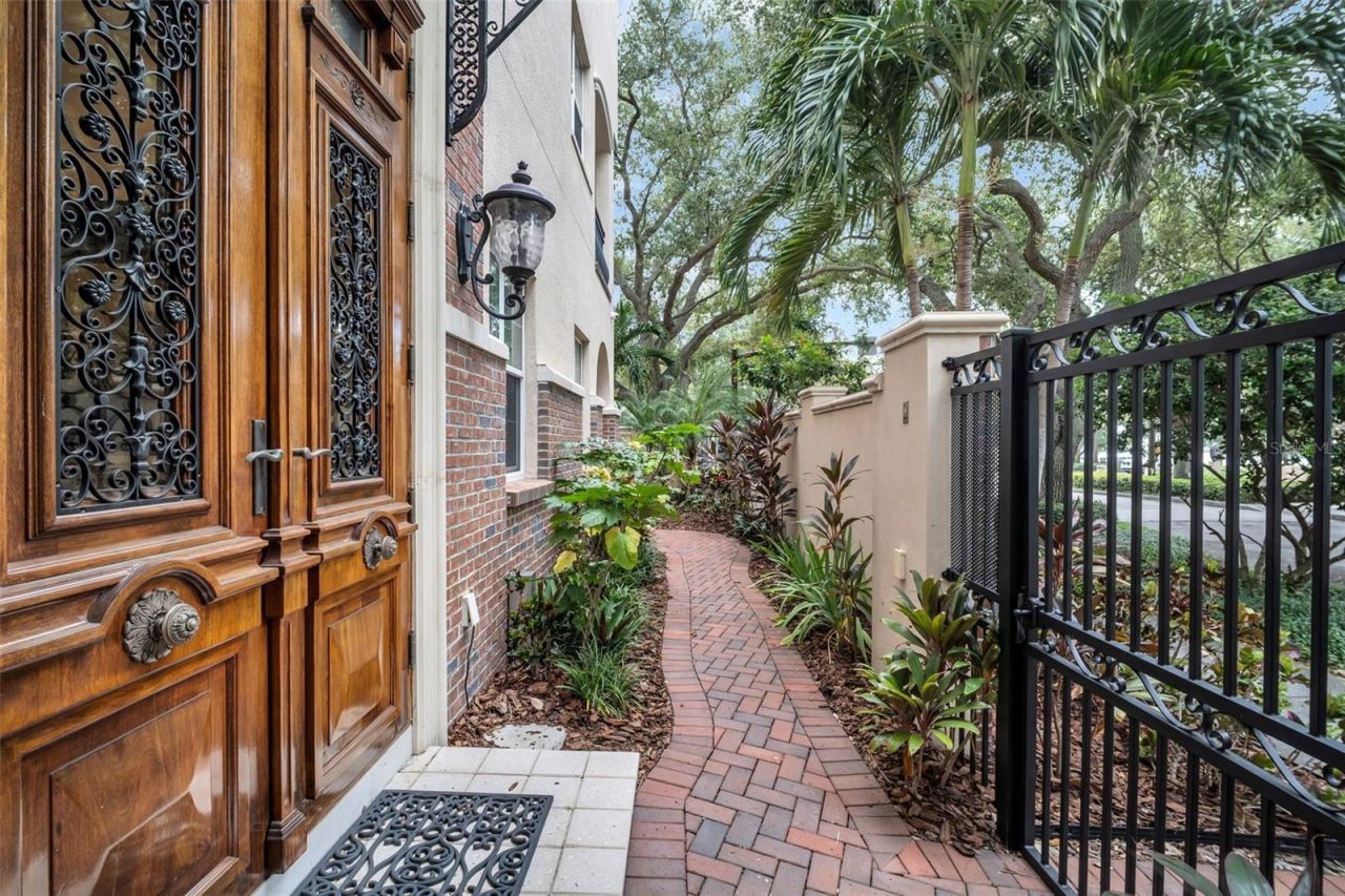 500 Beach Drive Ne, Saint Petersburg, FL 33701 Photo