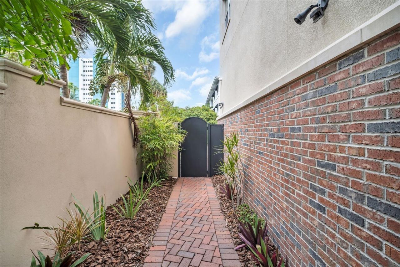 500 Beach Drive Ne, Saint Petersburg, FL 33701 Photo