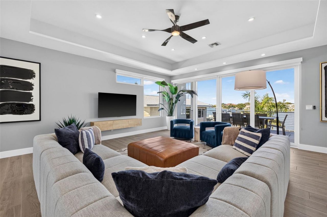 10209 Gulf Boulevard, Treasure Island, FL 33706 Photo