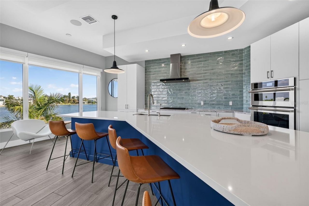 10209 Gulf Boulevard, Treasure Island, FL 33706 Photo