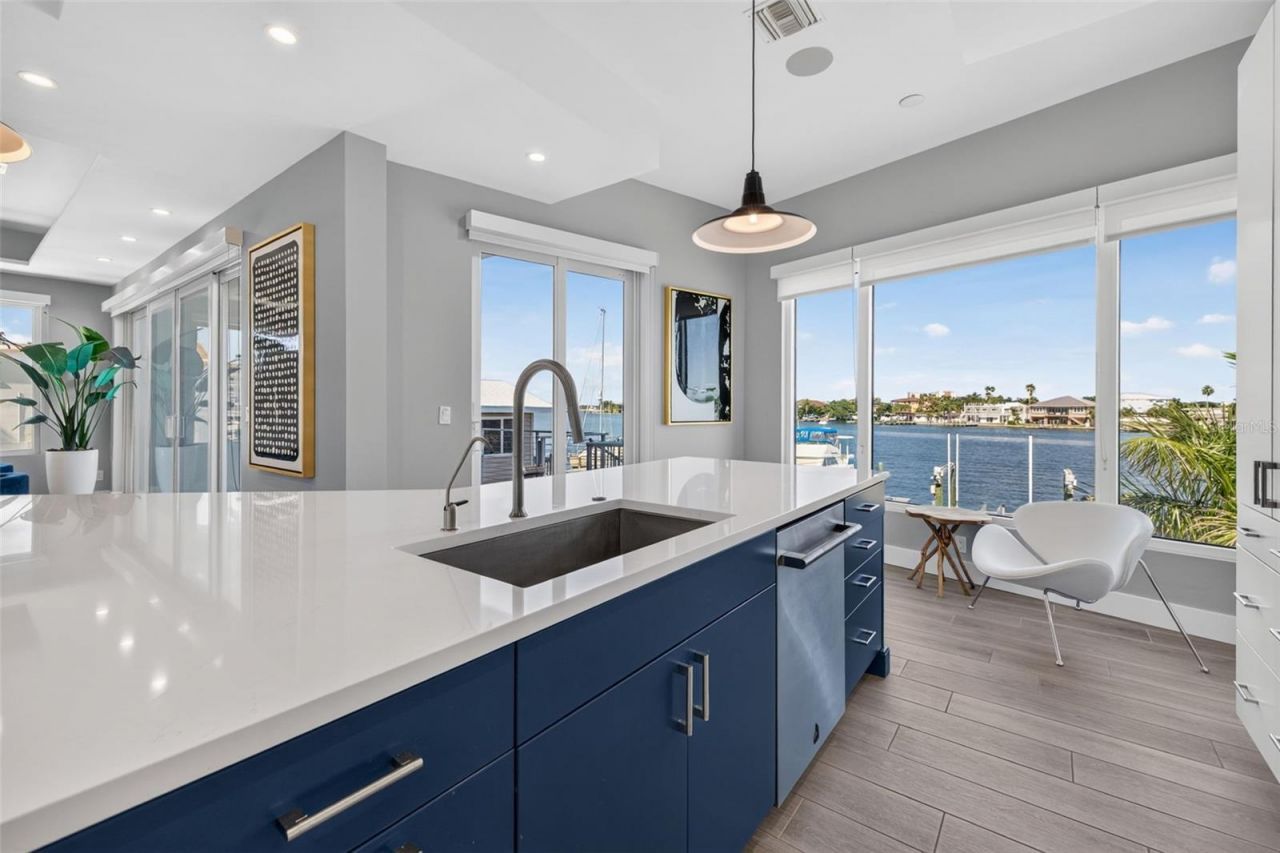 10209 Gulf Boulevard, Treasure Island, FL 33706 Photo