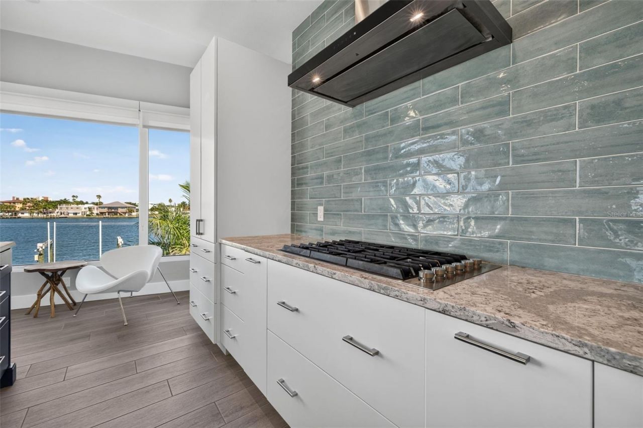10209 Gulf Boulevard, Treasure Island, FL 33706 Photo