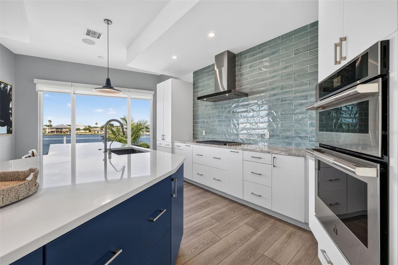 10209 Gulf Boulevard, Treasure Island, FL 33706 Photo
