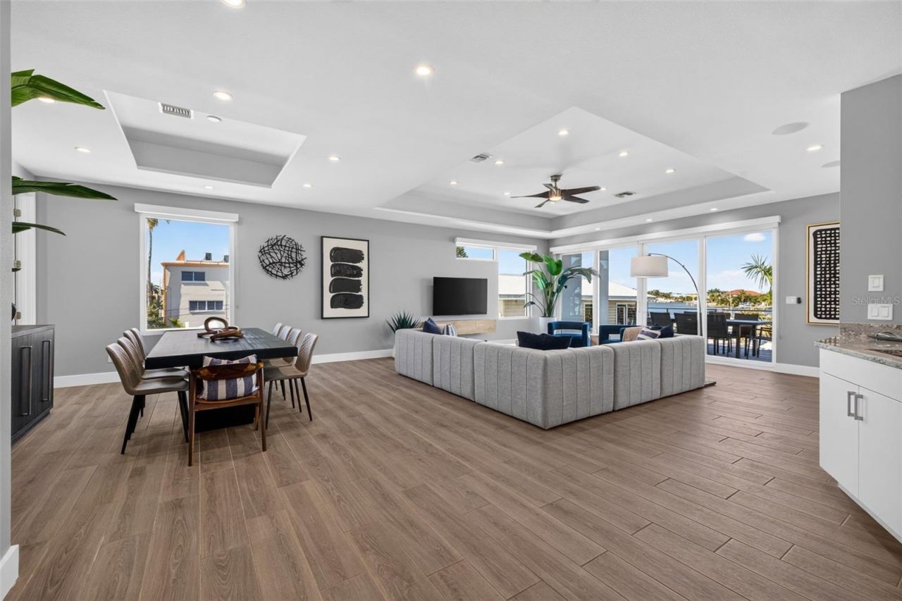10209 Gulf Boulevard, Treasure Island, FL 33706 Photo