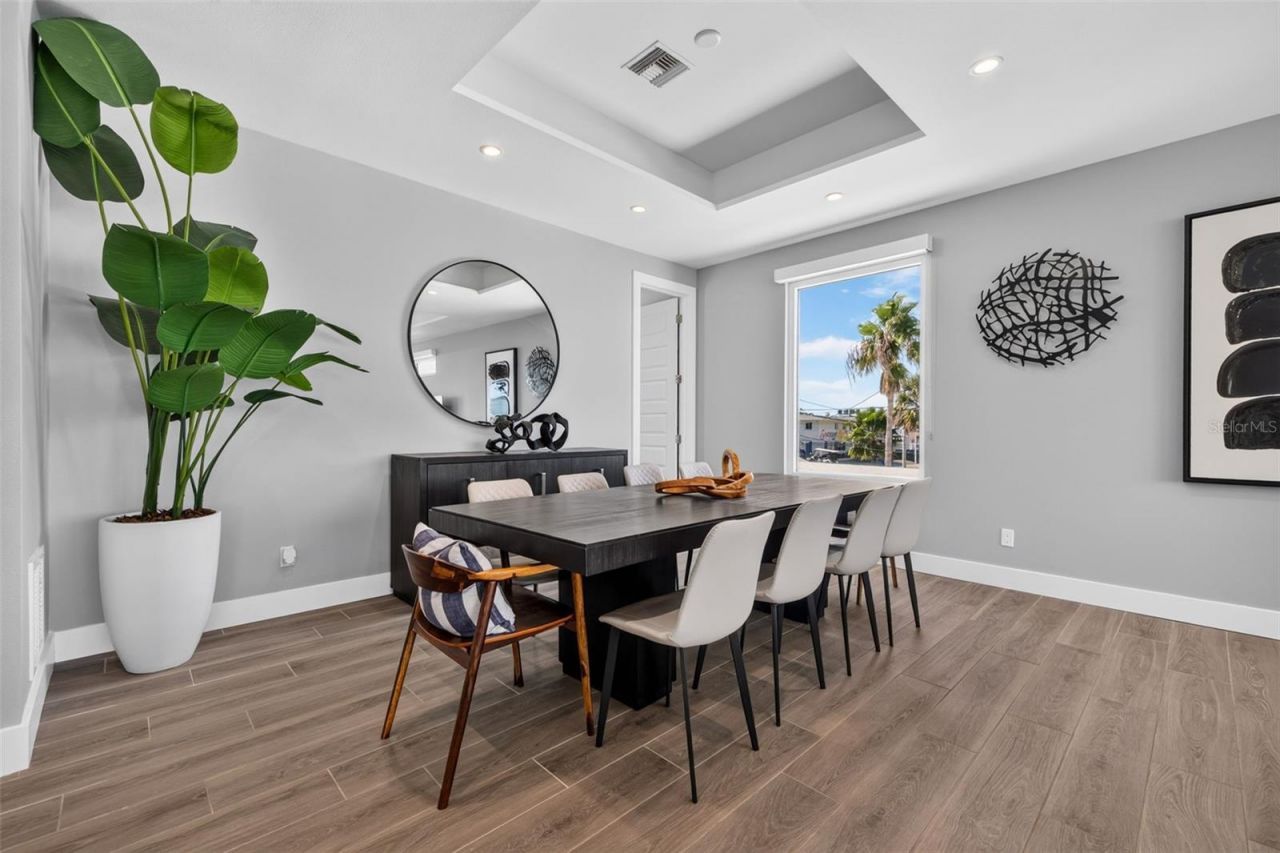 10209 Gulf Boulevard, Treasure Island, FL 33706 Photo