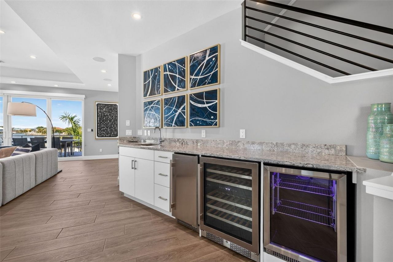 10209 Gulf Boulevard, Treasure Island, FL 33706 Photo