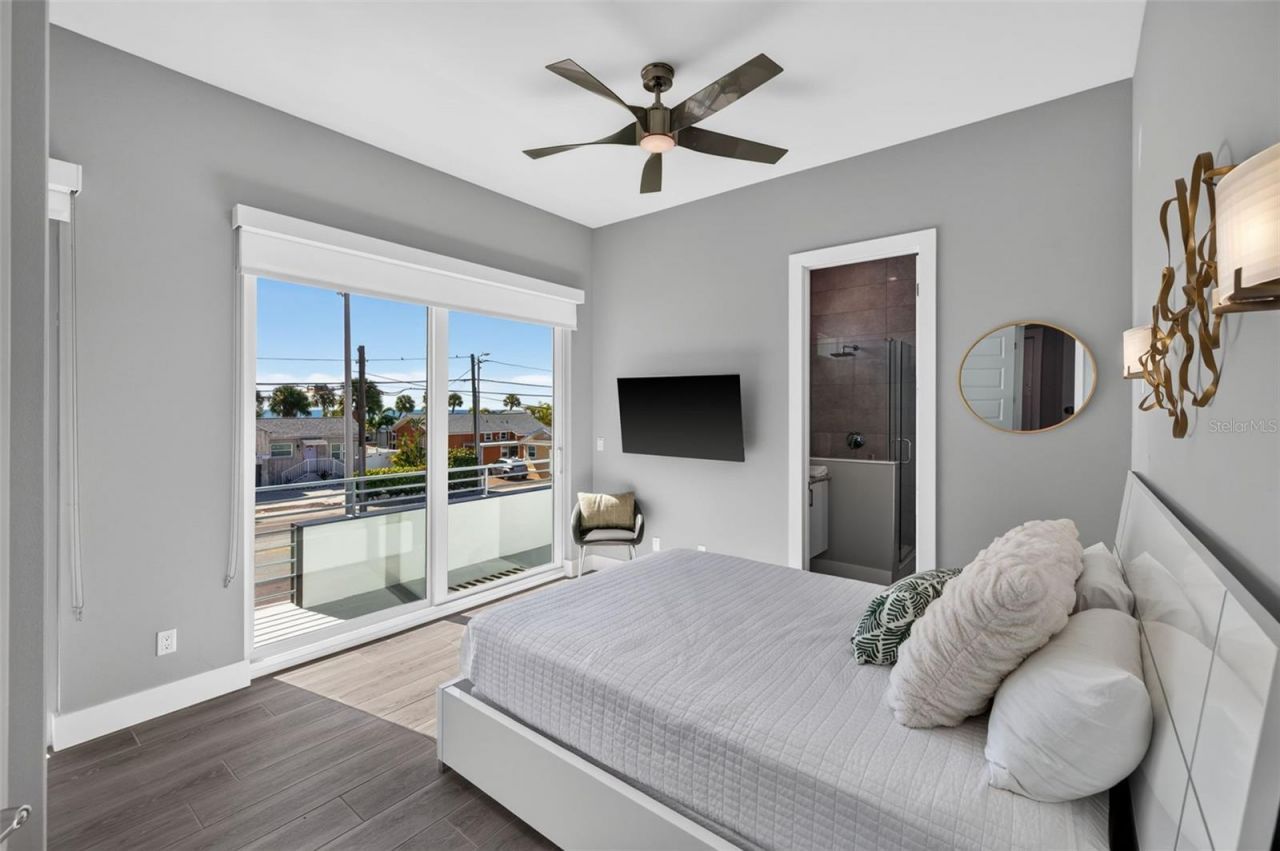 10209 Gulf Boulevard, Treasure Island, FL 33706 Photo
