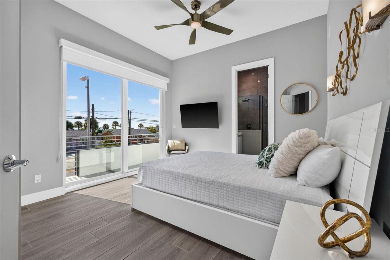 10209 Gulf Boulevard, Treasure Island, FL 33706 Photo