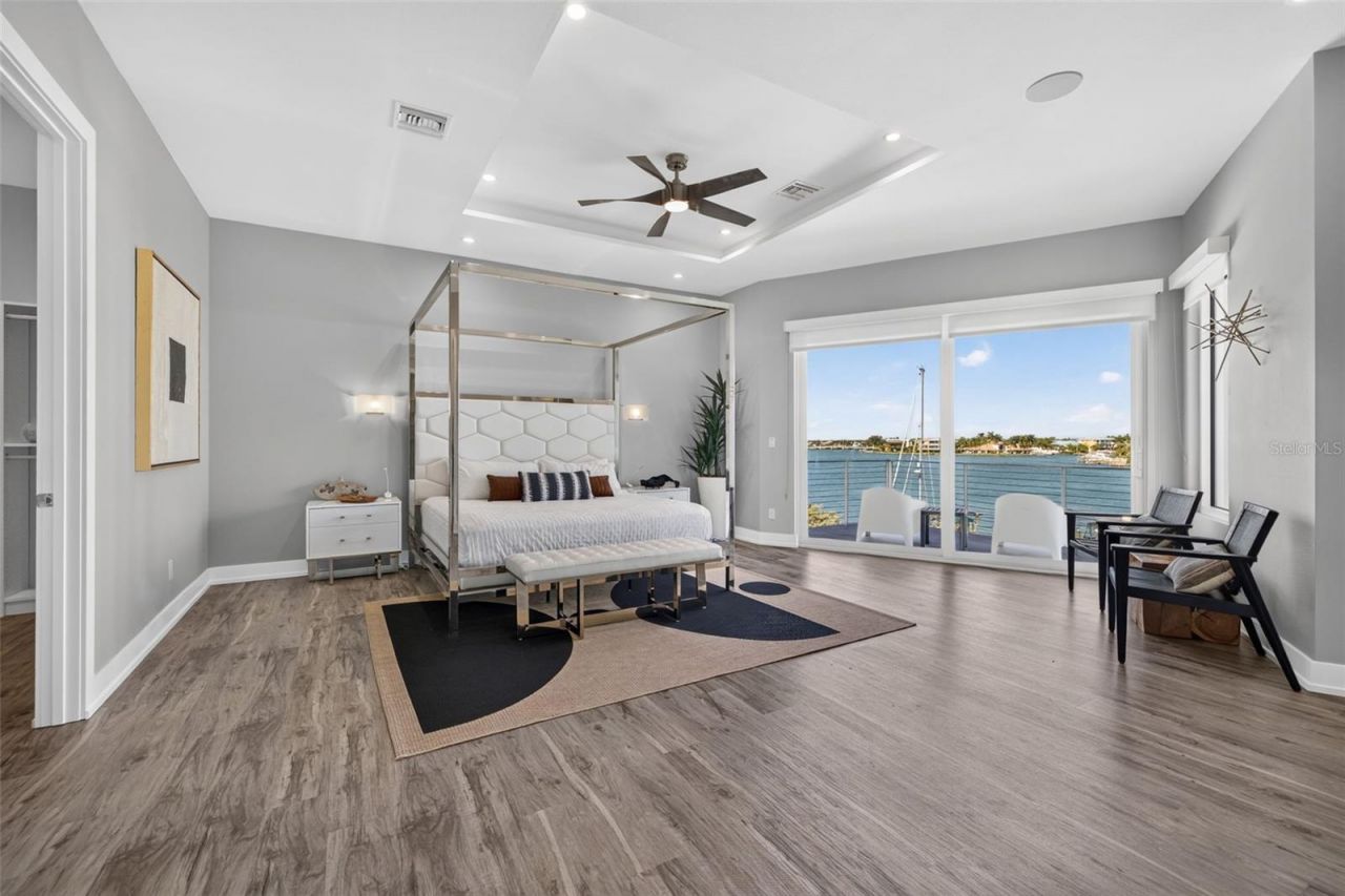 10209 Gulf Boulevard, Treasure Island, FL 33706 Photo