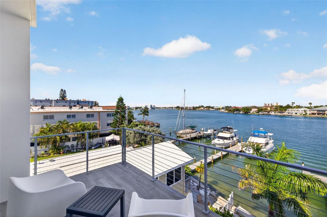 10209 Gulf Boulevard, Treasure Island, FL 33706 Photo