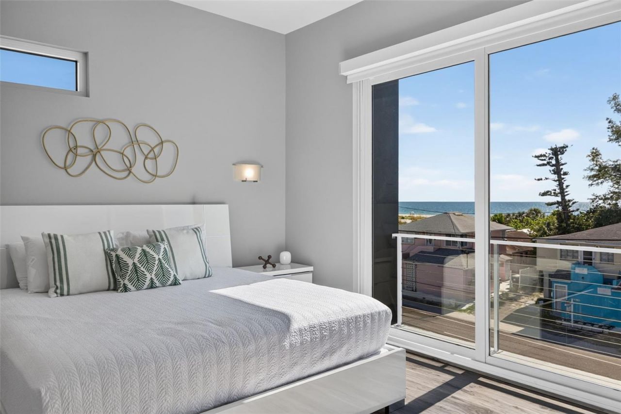 10209 Gulf Boulevard, Treasure Island, FL 33706 Photo
