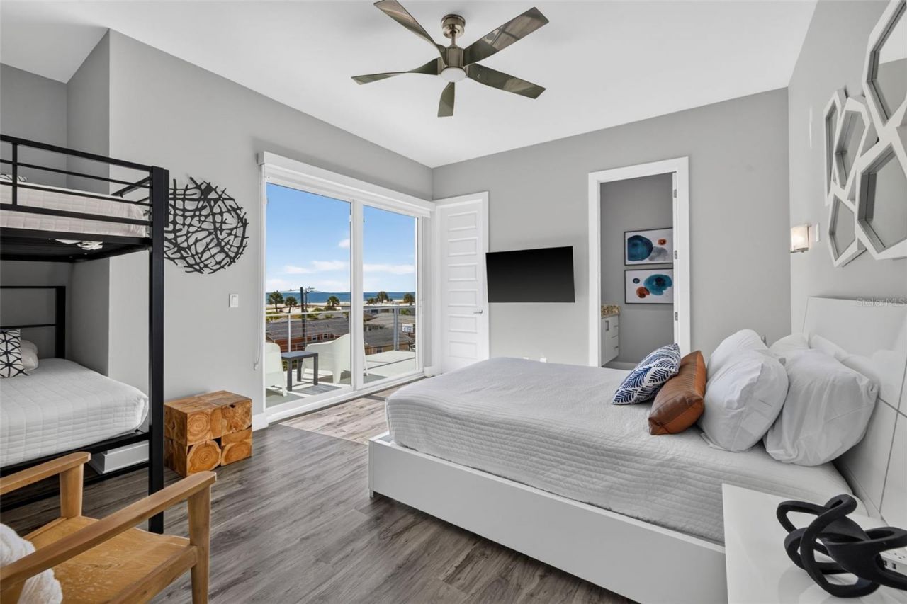10209 Gulf Boulevard, Treasure Island, FL 33706 Photo