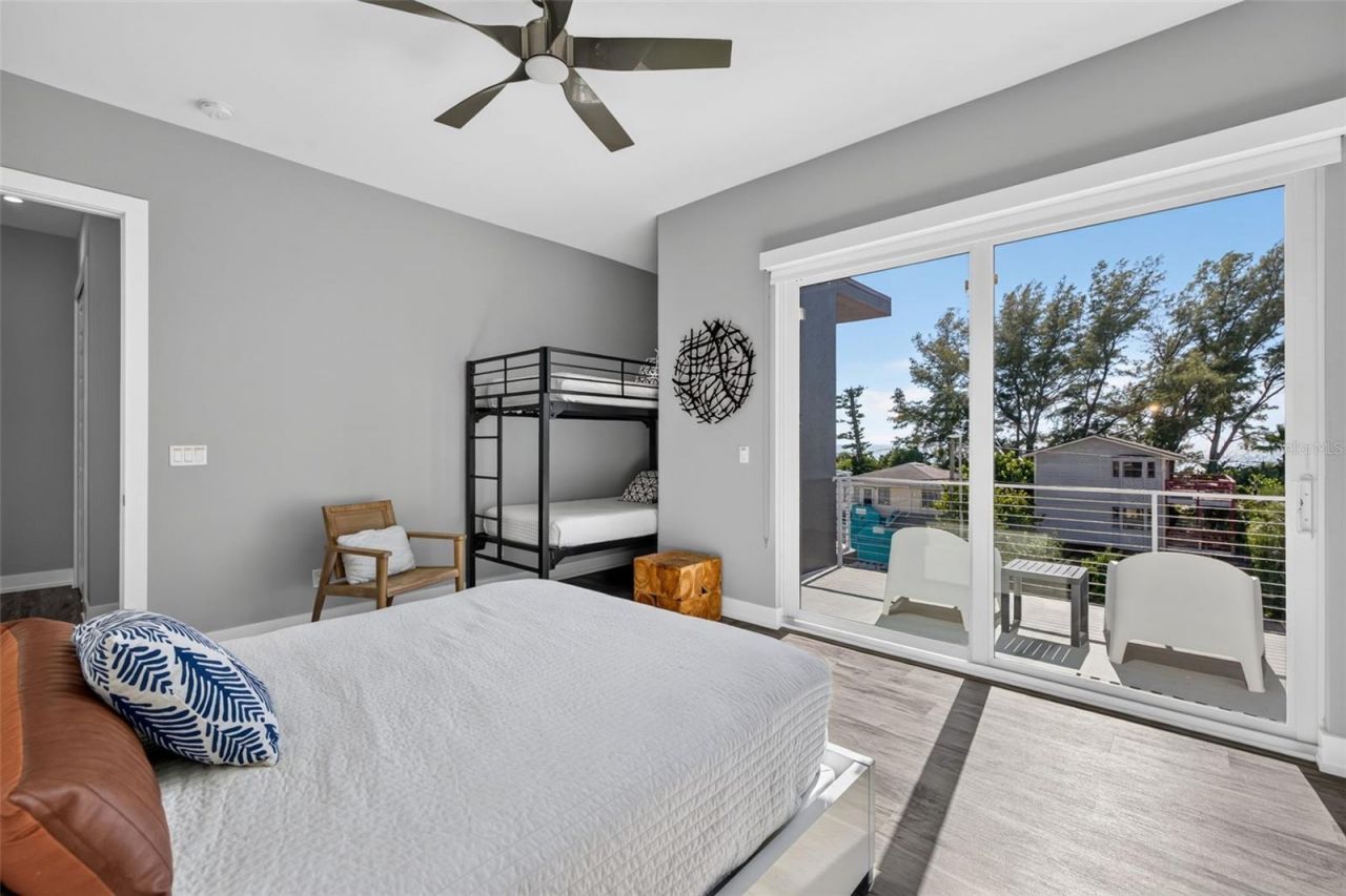 10209 Gulf Boulevard, Treasure Island, FL 33706 Photo