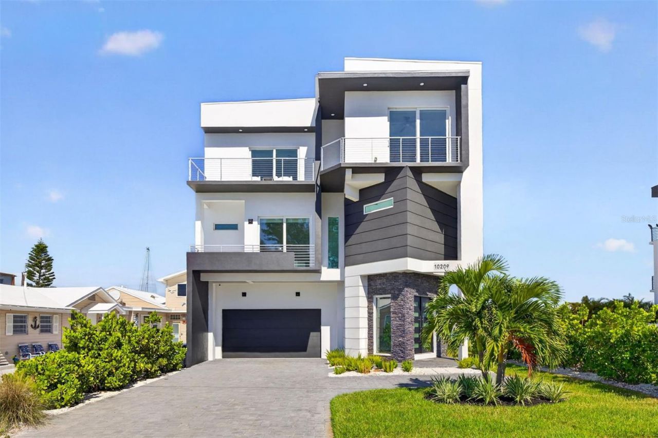 10209 Gulf Boulevard, Treasure Island, FL 33706 Photo