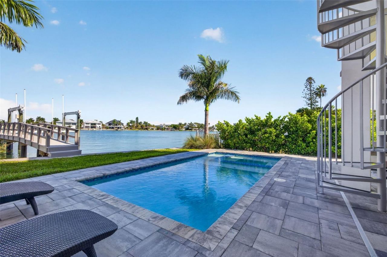 10209 Gulf Boulevard, Treasure Island, FL 33706 Photo