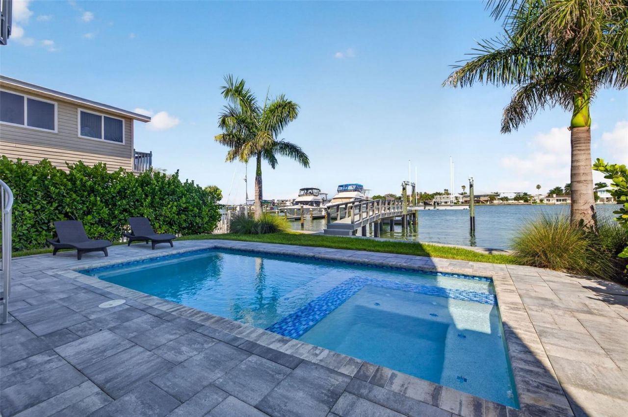 10209 Gulf Boulevard, Treasure Island, FL 33706 Photo