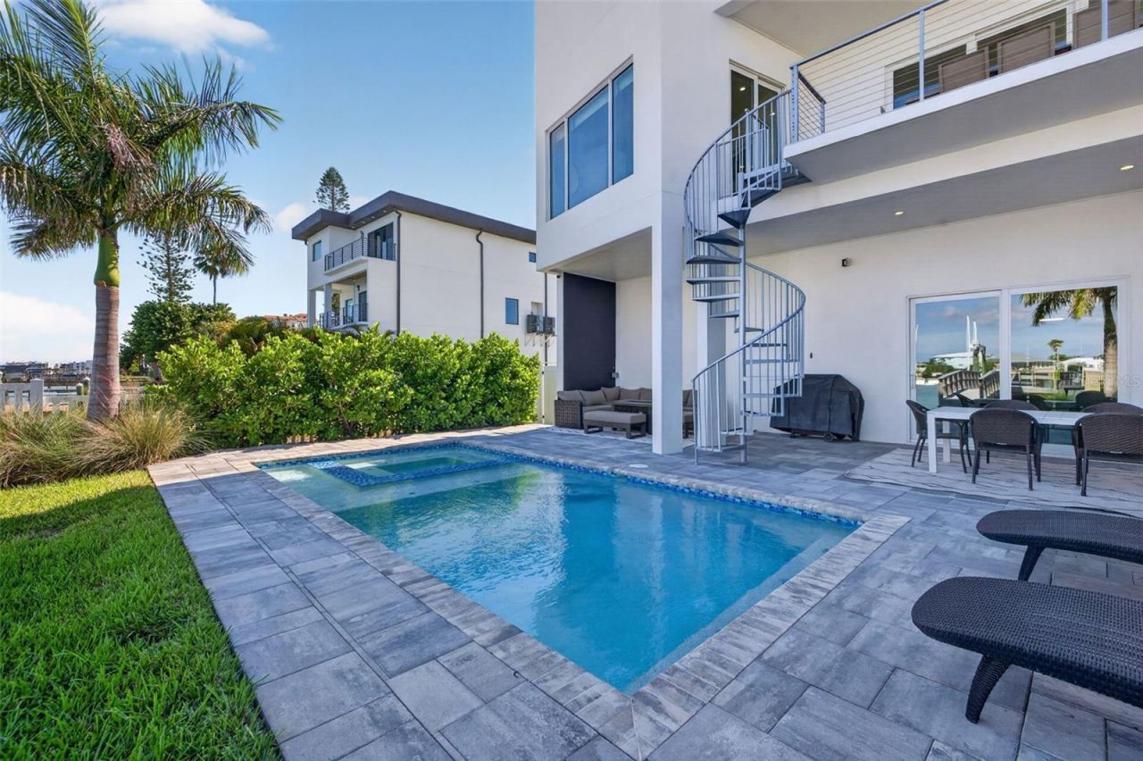 10209 Gulf Boulevard, Treasure Island, FL 33706 Photo