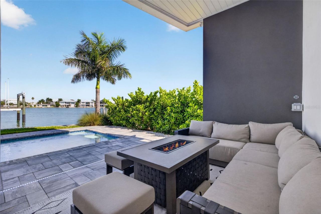 10209 Gulf Boulevard, Treasure Island, FL 33706 Photo
