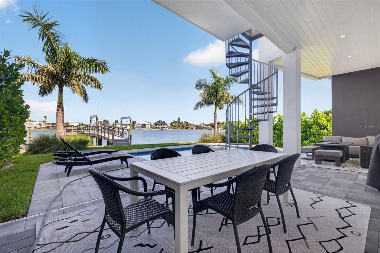 10209 Gulf Boulevard, Treasure Island, FL 33706 Photo