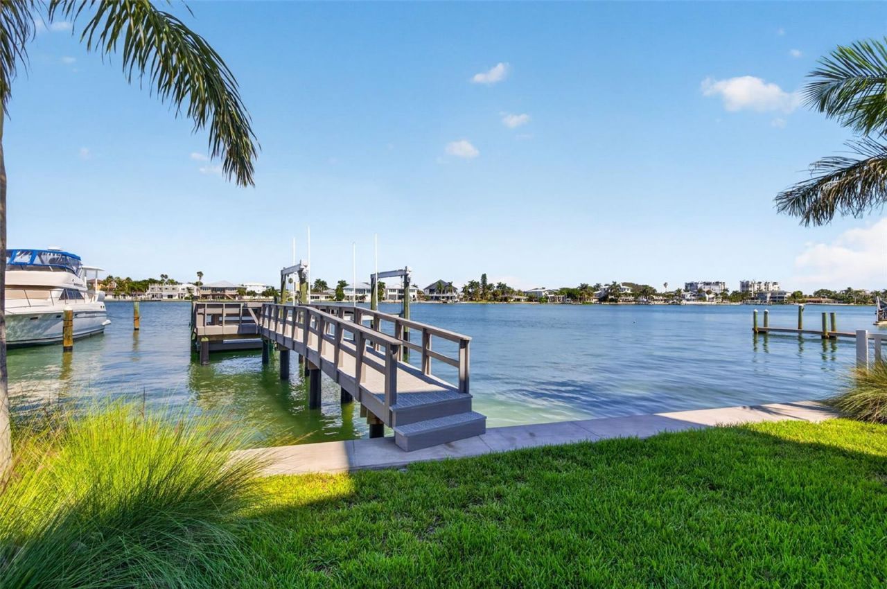 10209 Gulf Boulevard, Treasure Island, FL 33706 Photo