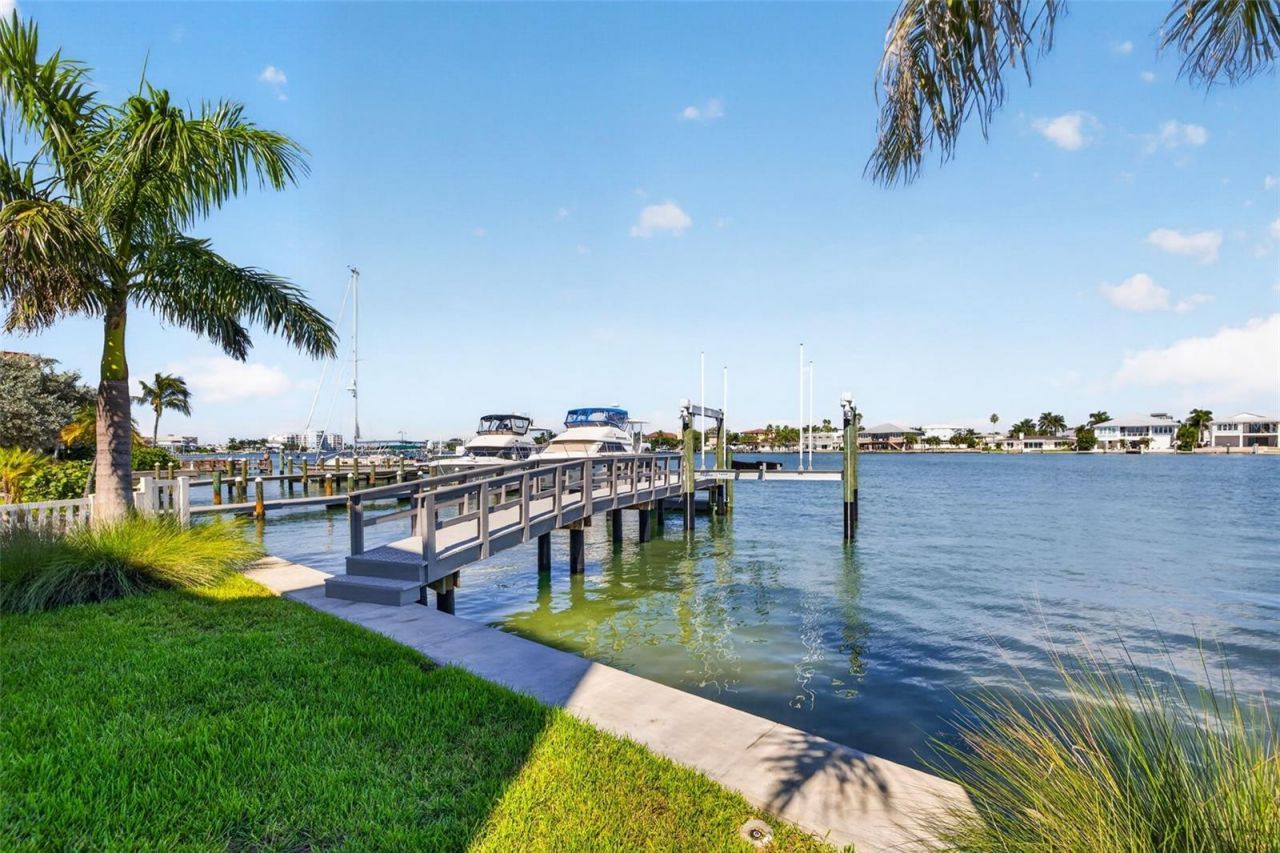 10209 Gulf Boulevard, Treasure Island, FL 33706 Photo