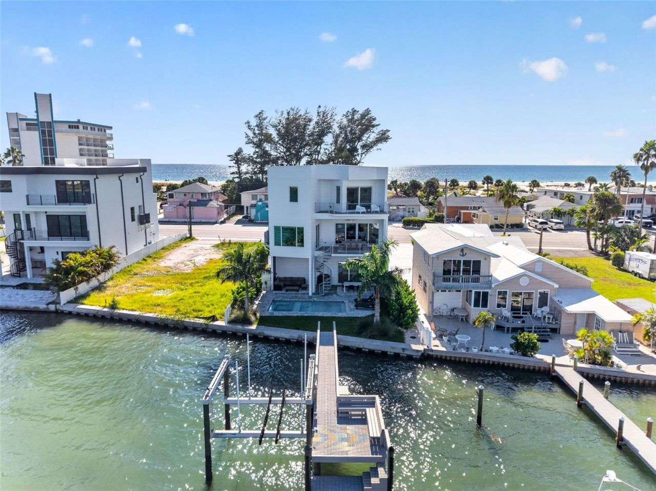 10209 Gulf Boulevard, Treasure Island, FL 33706 Photo